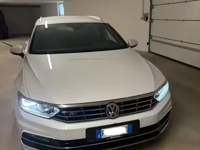 Usata VW Passat R-line 190 CV (139 kW) 2015 Bianco Station wagon