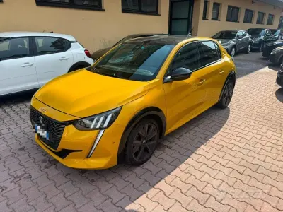 Usata Peugeot 208 GT-line 101 CV (74 kW) 2021 Senape Utilitaria