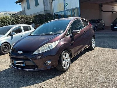 Usata Ford Fiesta Titanium 95 CV (69 kW) 2011 Marrone Utilitaria