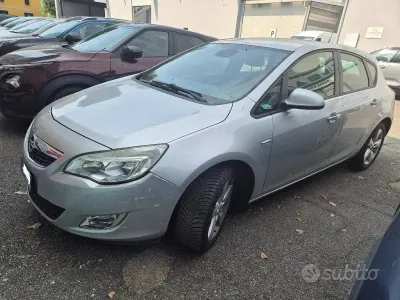 Usata Opel Astra 101 CV (74 kW) 2010 Grigio Berlina
