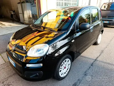 Usata Fiat Panda Lounge 69 CV (50 kW) 2017 Nero Utilitaria