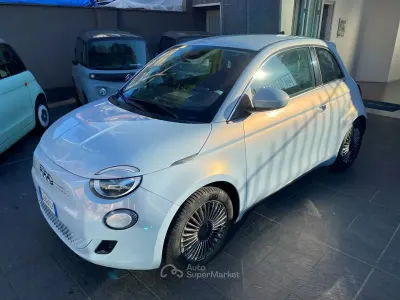Second-hand Fiat 500e Icon 42 kW (58 CP) 2020 Albastru Berlinǎ