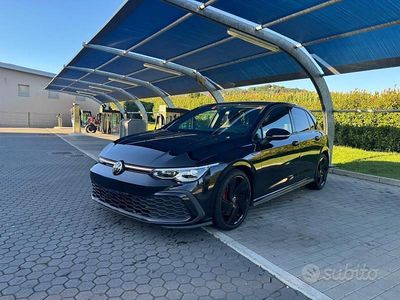 Usata VW Golf VIII GTI 245 CV (180 kW) 2021 Viola Berlina