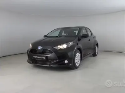 Usata Toyota Yaris Hybrid Business Edition 92 CV (67 kW) 2021 Nero Berlina