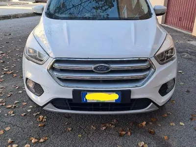 Usata Ford Kuga 120 CV (88 kW) 2019 Bianco SUV