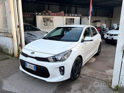 Usata Kia Rio 84 CV (61 kW) 2017 Bianco Berlina