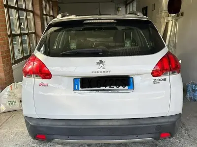 Usata Peugeot 2008 Allure 92 CV (67 kW) 2014 Bianco SUV