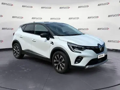 Usata Renault Captur Techno 100 CV (73 kW) 2023 Bianco SUV