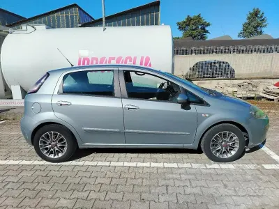 Usata Fiat Punto Evo Dynamic 75 CV (55 kW) 2013 Grigio Utilitaria