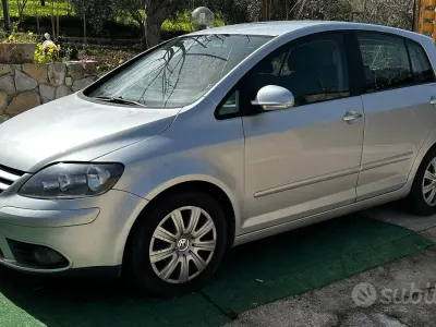 Usata VW Golf V 105 CV (77 kW) 2004 Grigio Utilitaria