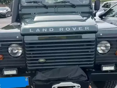 Usata Land Rover Defender 68 CV (50 kW) 2010 Verde SUV