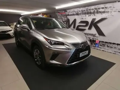 Usata Lexus NX300h Luxury Line 155 CV (114 kW) 2018 Grigio SUV