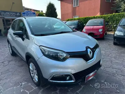 Usata Renault Captur Iconic 90 CV (66 kW) 2015 Grigio SUV