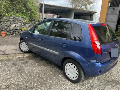 Usata Ford Fiesta Ghia 68 CV (50 kW) 2006 Utilitaria