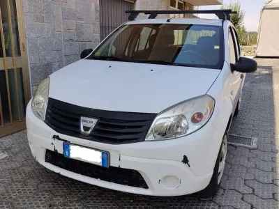 Usata Dacia Sandero Ambiance 75 CV (55 kW) 2009 Bianco Berlina