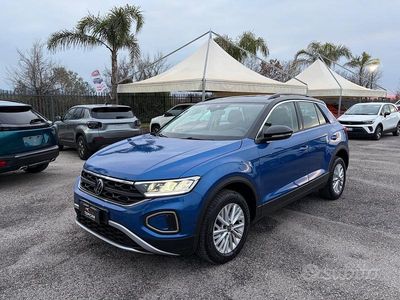 Usata VW T-Roc Life 150 CV (110 kW) 2023 Blu SUV