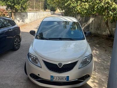 Usata Lancia Ypsilon Gold 69 CV (50 kW) 2017 Bianco Utilitaria