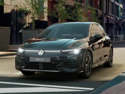 Nuova VW Golf VIII R-line Plus 115 CV (84 kW) 2026 Grenadill black metallizzato Berlina