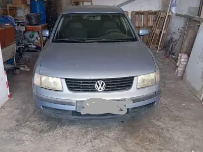 Usata VW Passat 125 CV (91 kW) 1997 Bluazzurro Berlina