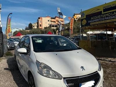 Bianco Usata 2014 Peugeot 208 Active Utilitaria | 5900 € (Buon prezzo)