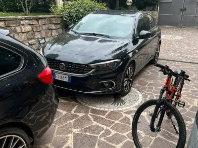 Usata Fiat Tipo Lounge 120 CV (88 kW) 2017 Nero Berlina