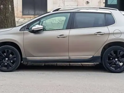 Usata Peugeot 2008 120 CV (88 kW) 2016 Bronzo SUV