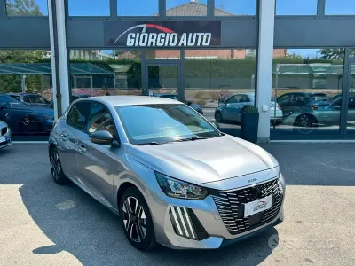 Usata Peugeot 208 Allure 101 CV (74 kW) 2025 Grigio Utilitaria