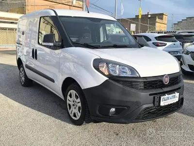 Usata Fiat Doblò Lounge 105 CV (77 kW) 2021 Bianco Monovolume