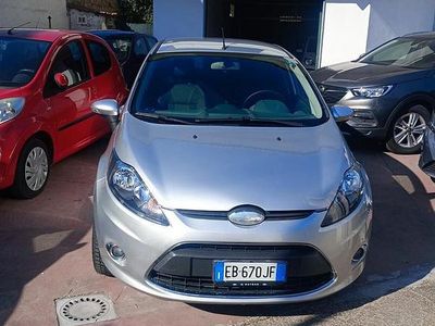 Usata Ford Fiesta 67 CV (49 kW) 2010 Grigio Utilitaria