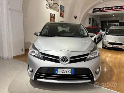 Usata Toyota Verso Style 111 CV (81 kW) 2016 Arancione Monovolume