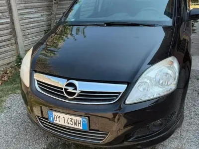 Usata Opel Zafira 125 CV (91 kW) 2009 Nero Monovolume