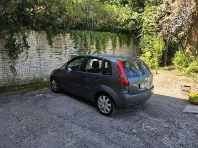Usata Ford Fiesta Ghia 75 CV (55 kW) 2005 Utilitaria