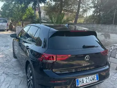Usata VW Golf VIII Active 116 CV (85 kW) 2023 Nero Berlina