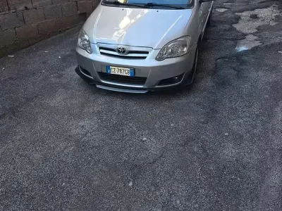 Usata Toyota Corolla 90 CV (66 kW) 2005 Grigio Berlina