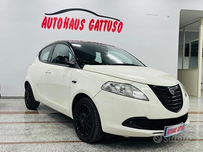 Usata Lancia Ypsilon 95 CV (69 kW) 2014 Bianco Utilitaria
