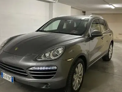 Usata Porsche Cayenne 245 CV (180 kW) 2011 Grigio SUV
