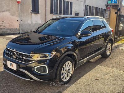 Usata VW T-Roc Style 150 CV (110 kW) 2023 Nero SUV