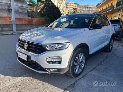 Usata VW T-Roc Style 115 CV (84 kW) 2019 Grigio SUV