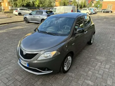 Usata Lancia Ypsilon Gold 69 CV (50 kW) 2018 Grigio Utilitaria