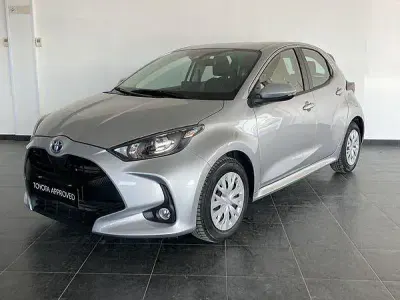 Usata Toyota Yaris Hybrid Active 115 CV (84 kW) 2022 Grigio Berlina
