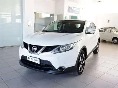 Usata Nissan Qashqai N-Connecta 131 CV (96 kW) 2016 Bianco SUV
