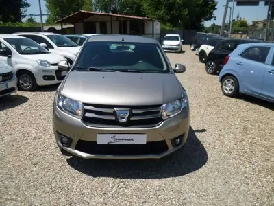 Usata Dacia Sandero Lauréate 75 CV (55 kW) 2015 Bronzo Berlina