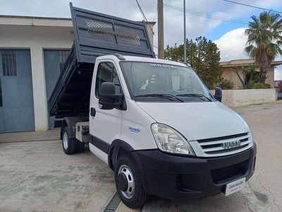 Usata Iveco 35.12 120 CV (88 kW) 2012 Bianco Furgone