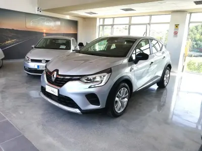 Usata Renault Captur Business 95 CV (69 kW) 2021 Argento SUV