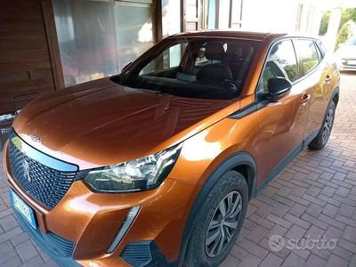 Usata Peugeot 2008 Allure 101 CV (74 kW) 2023 Arancione SUV