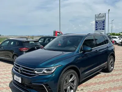 Usata VW Tiguan R-line 150 CV (110 kW) 2024 Blu SUV