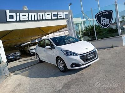 Usata Peugeot 208 Allure 75 CV (55 kW) 2016 Bianco pastello Utilitaria