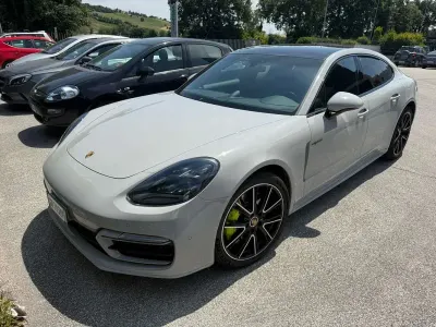 Usata Porsche Panamera 4 E-Hybrid Platinum Edition 330 CV (242 kW) 2023 Grigio Utilitaria