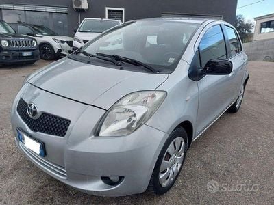 Usata Toyota Yaris 89 CV (65 kW) 2007 Grigio Utilitaria