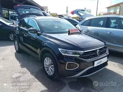 Usata VW T-Roc Life 150 CV (110 kW) 2023 Nero SUV